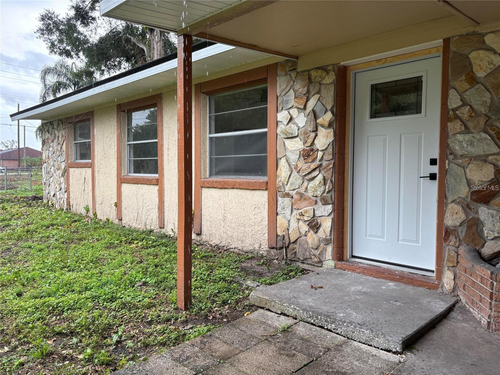 2035 Voltaire St Property Photo 2