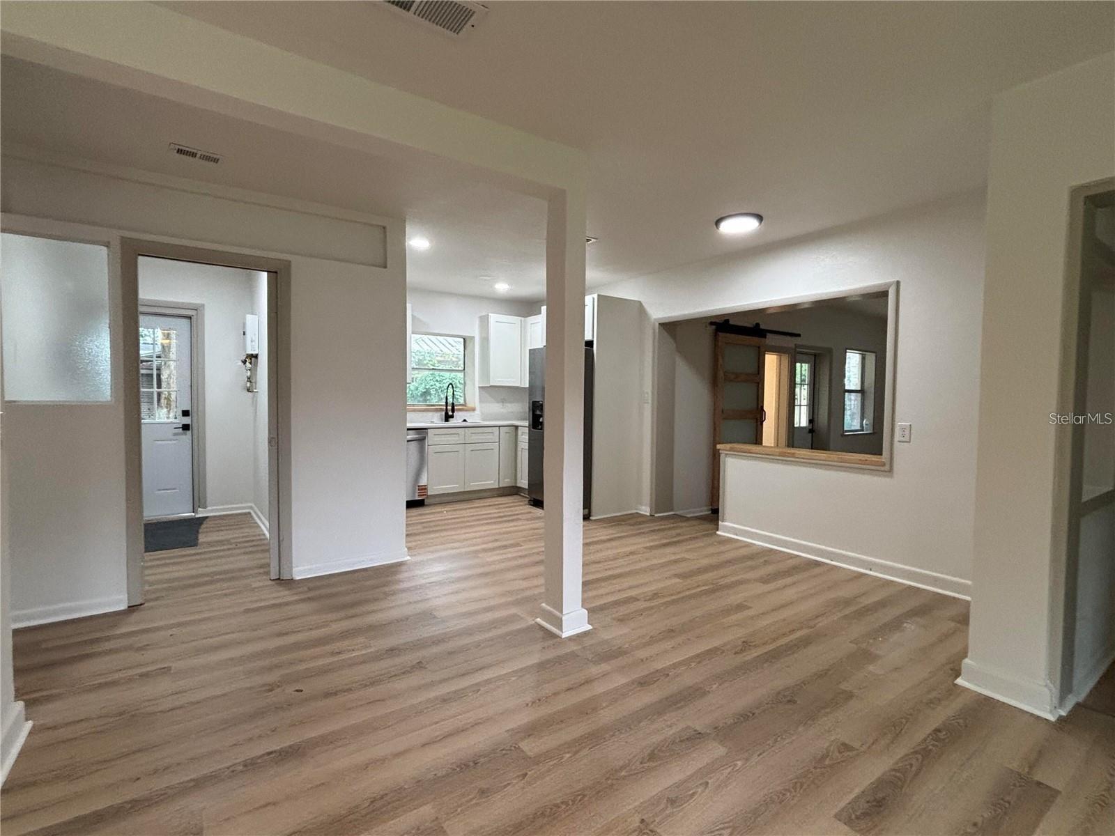 2035 Voltaire St Property Photo 3