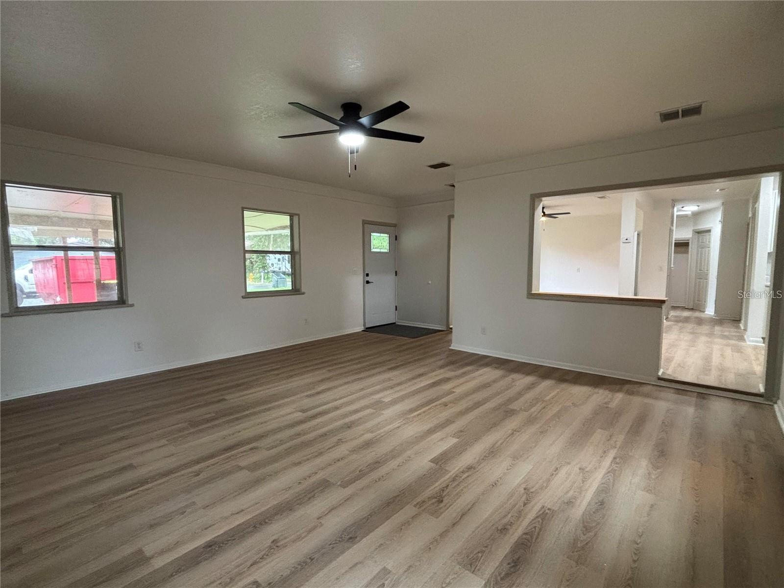 2035 Voltaire St Property Photo 20