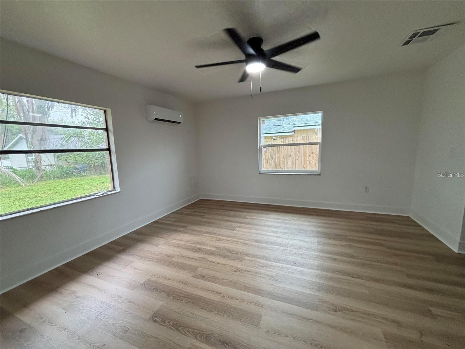 2035 Voltaire St Property Photo 23