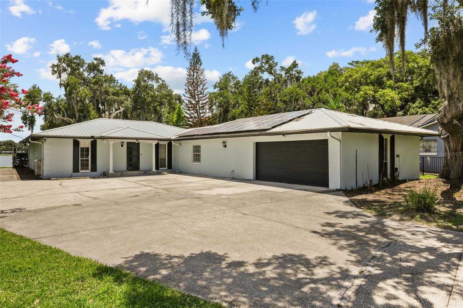 5497 Alandale Ct Property Photo 4