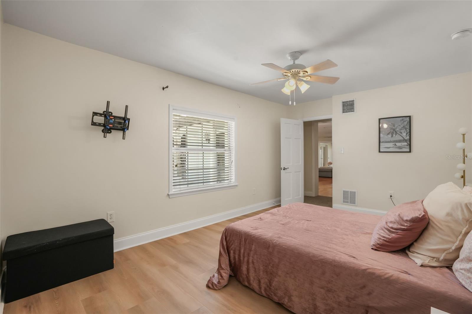 5497 Alandale Ct Property Photo 35