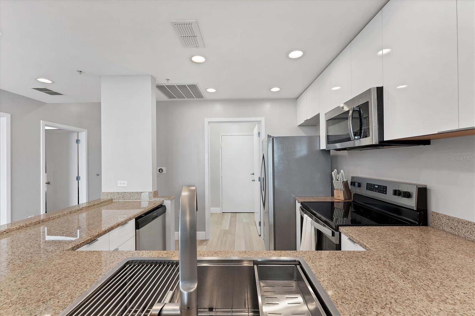 525 E Jackson St #705 Property Photo 10