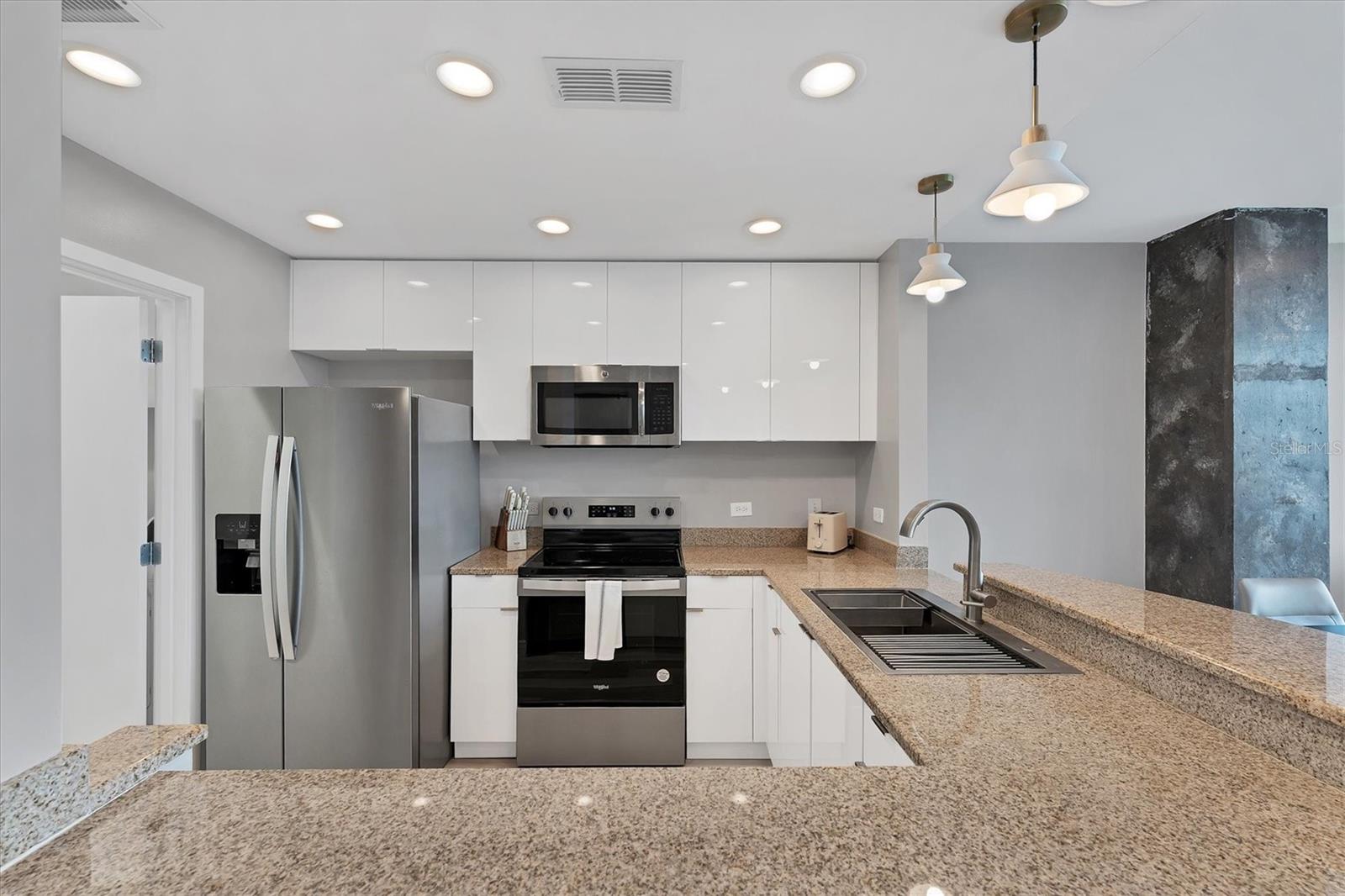 525 E Jackson St #705 Property Photo 11