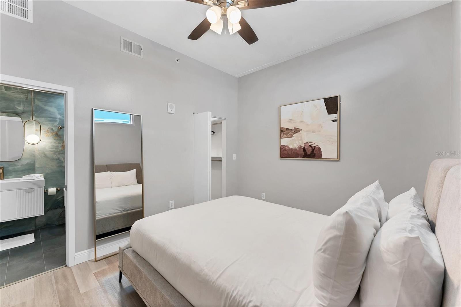 525 E Jackson St #705 Property Photo 23