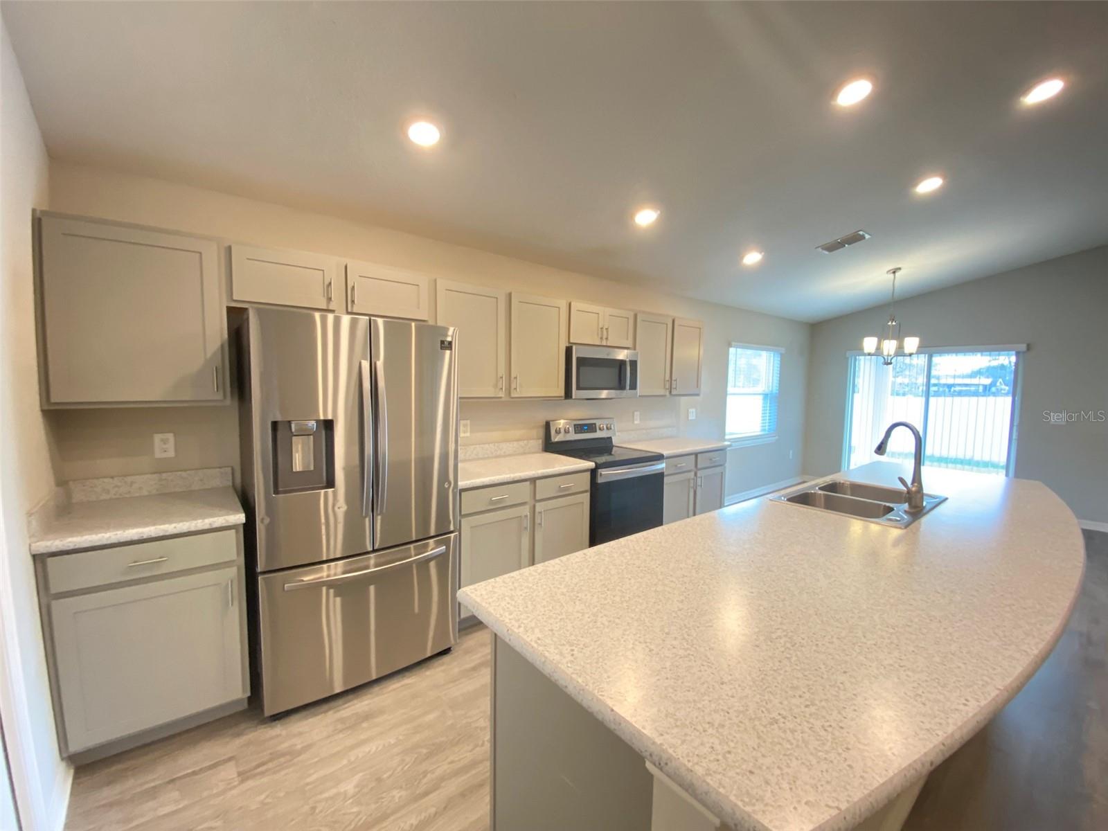 188 Foxtail Loop Property Photo 3