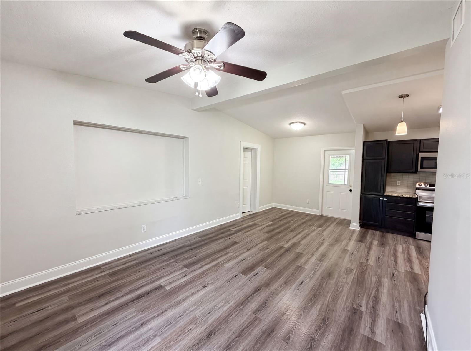 1502 Daroca Dr Property Photo 3