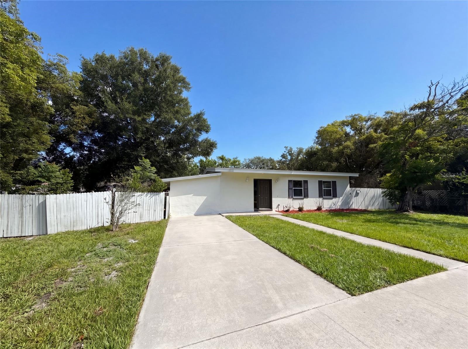 1502 Daroca Dr Property Photo 17
