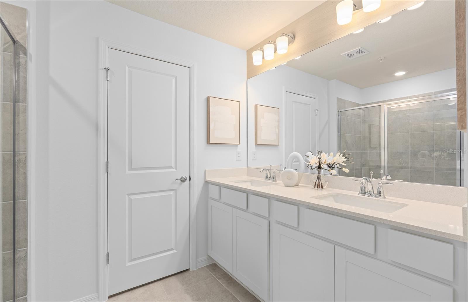 O6420024 Property Photo 24