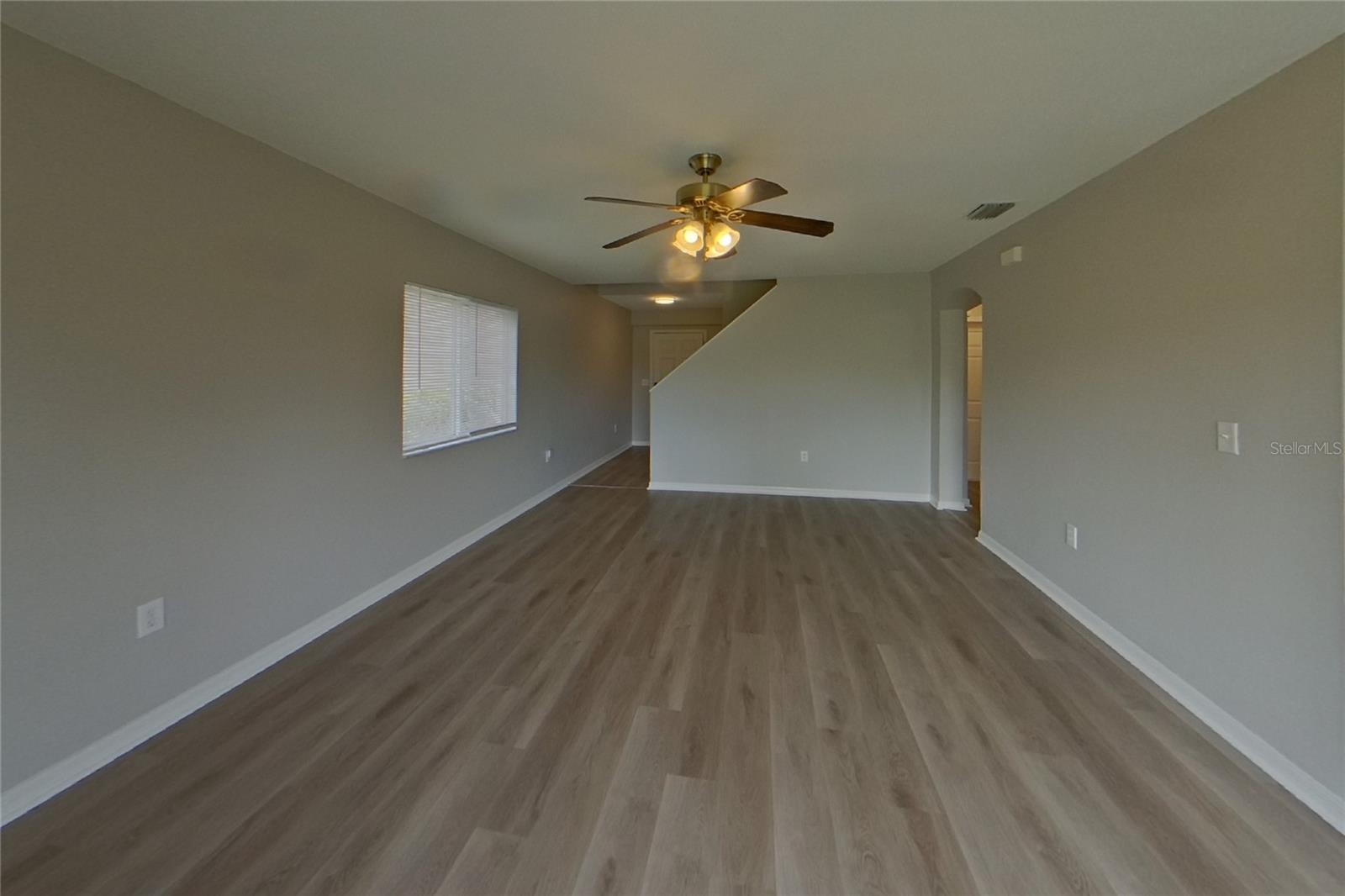 O6420111 Property Photo 2