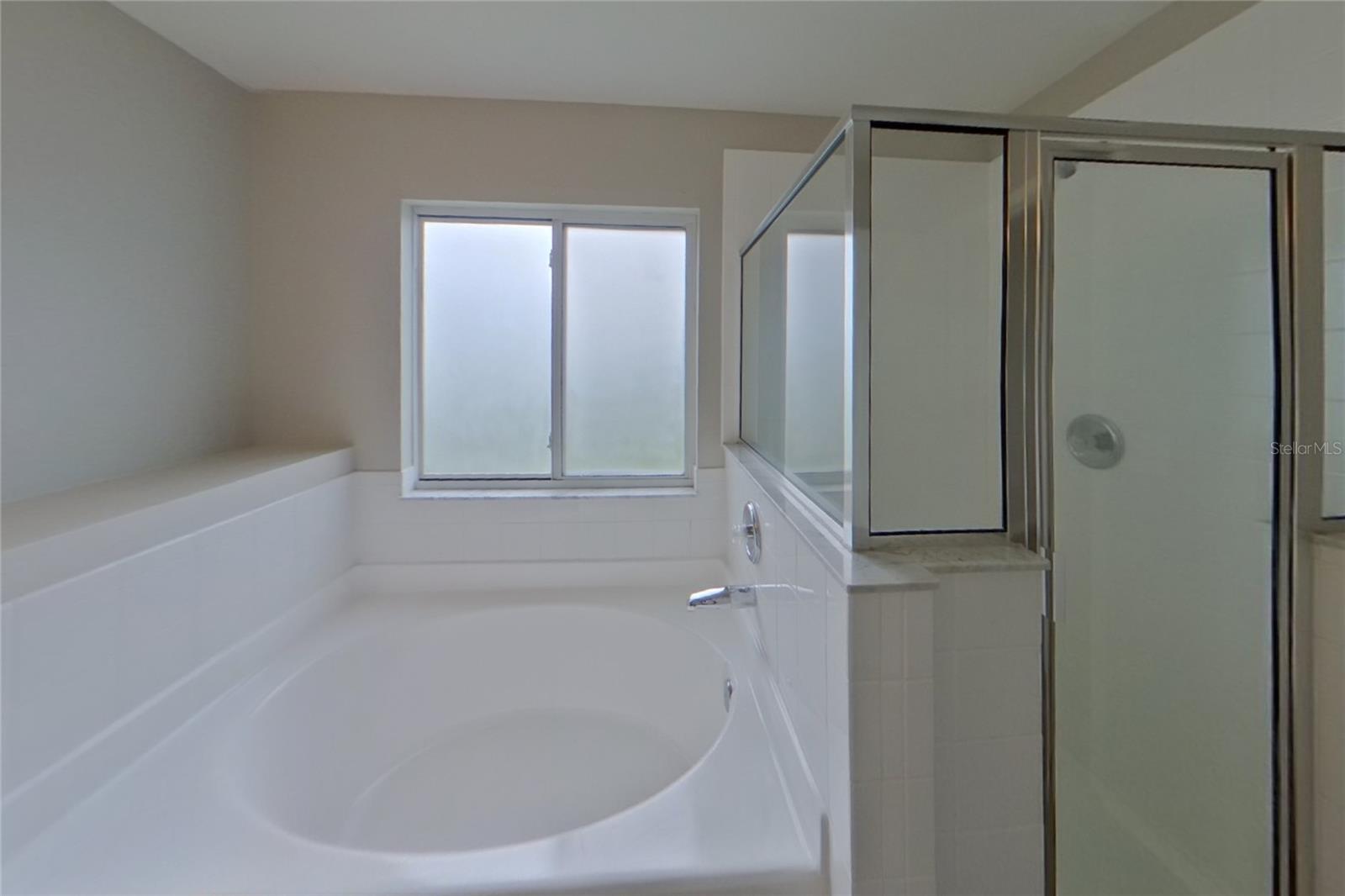 O6420111 Property Photo 8
