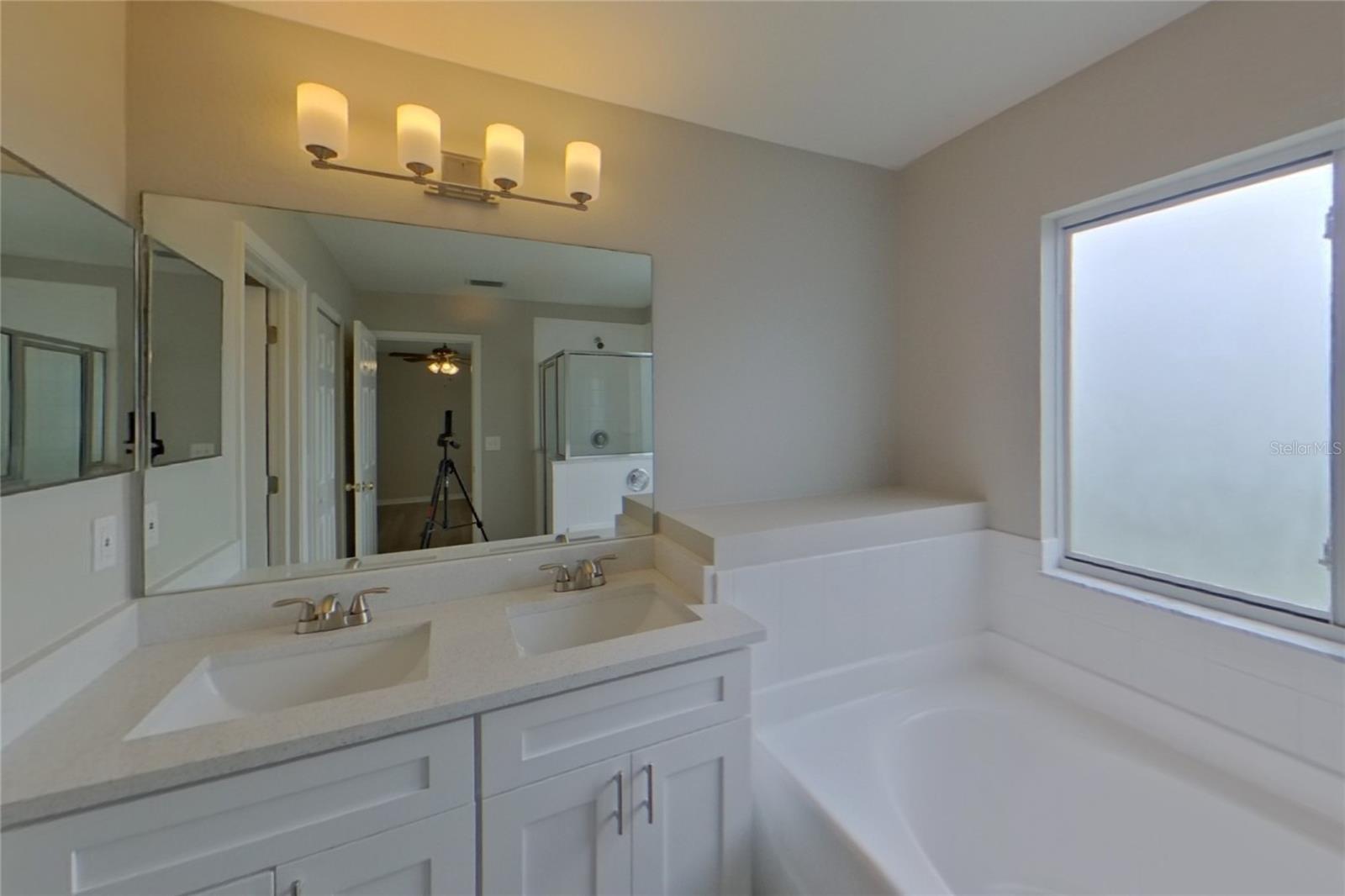 O6420111 Property Photo 9