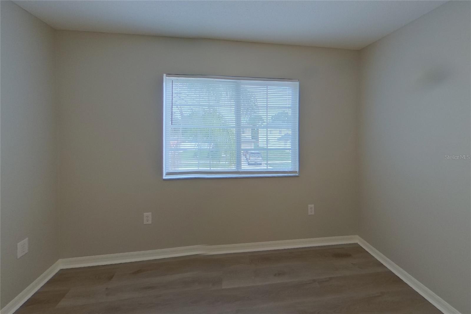 O6420111 Property Photo 10