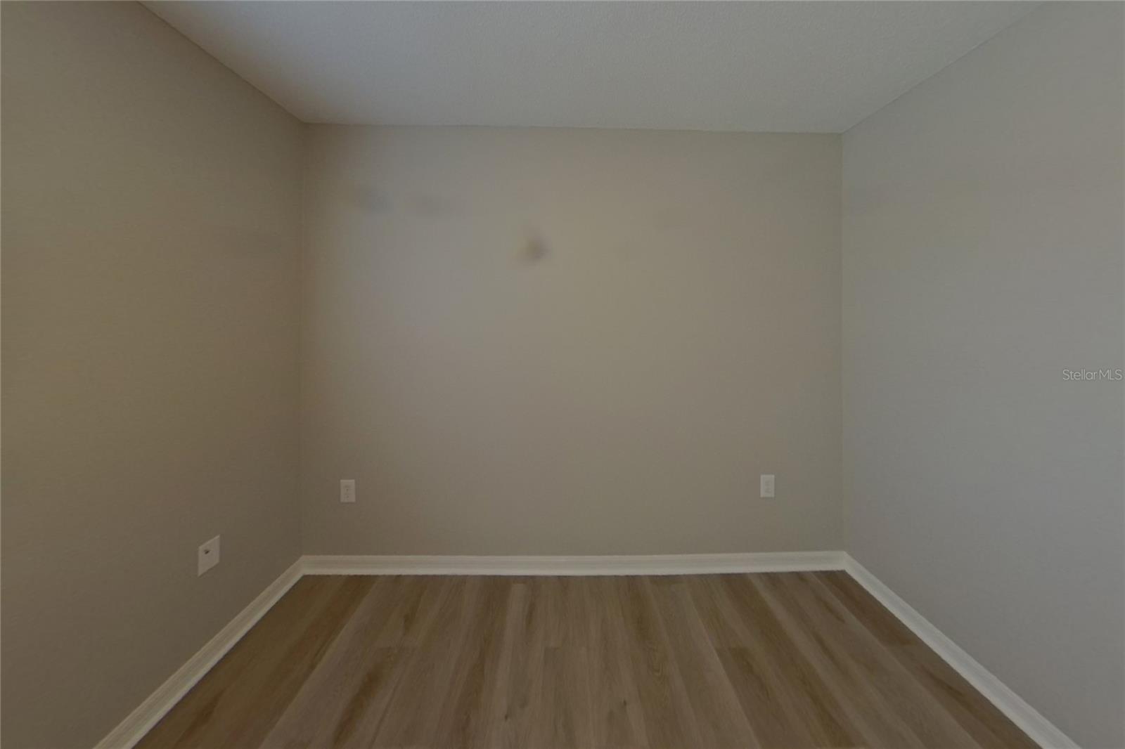 O6420111 Property Photo 11