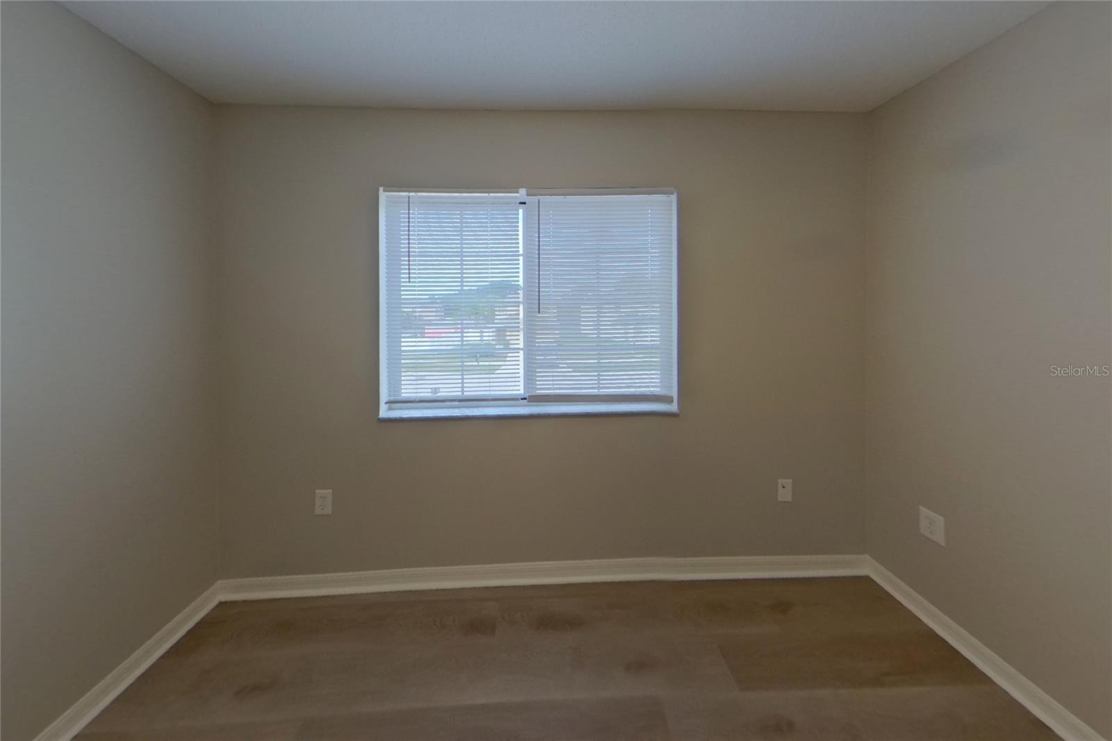 O6420111 Property Photo 12