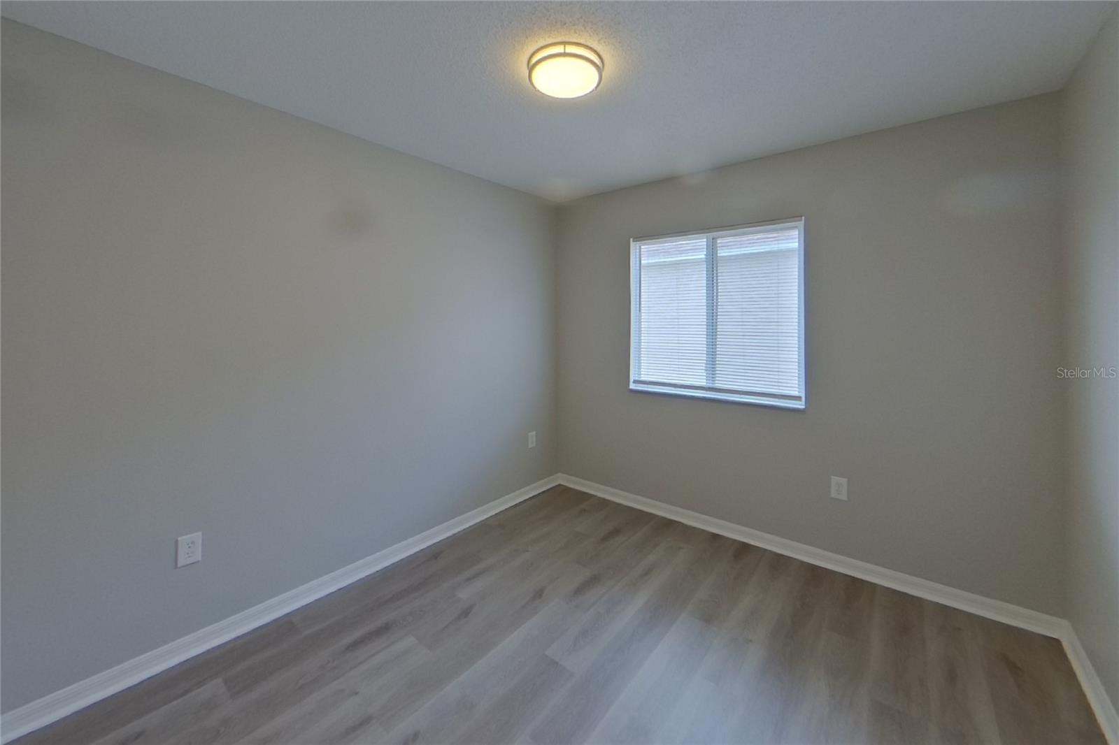 O6420111 Property Photo 14