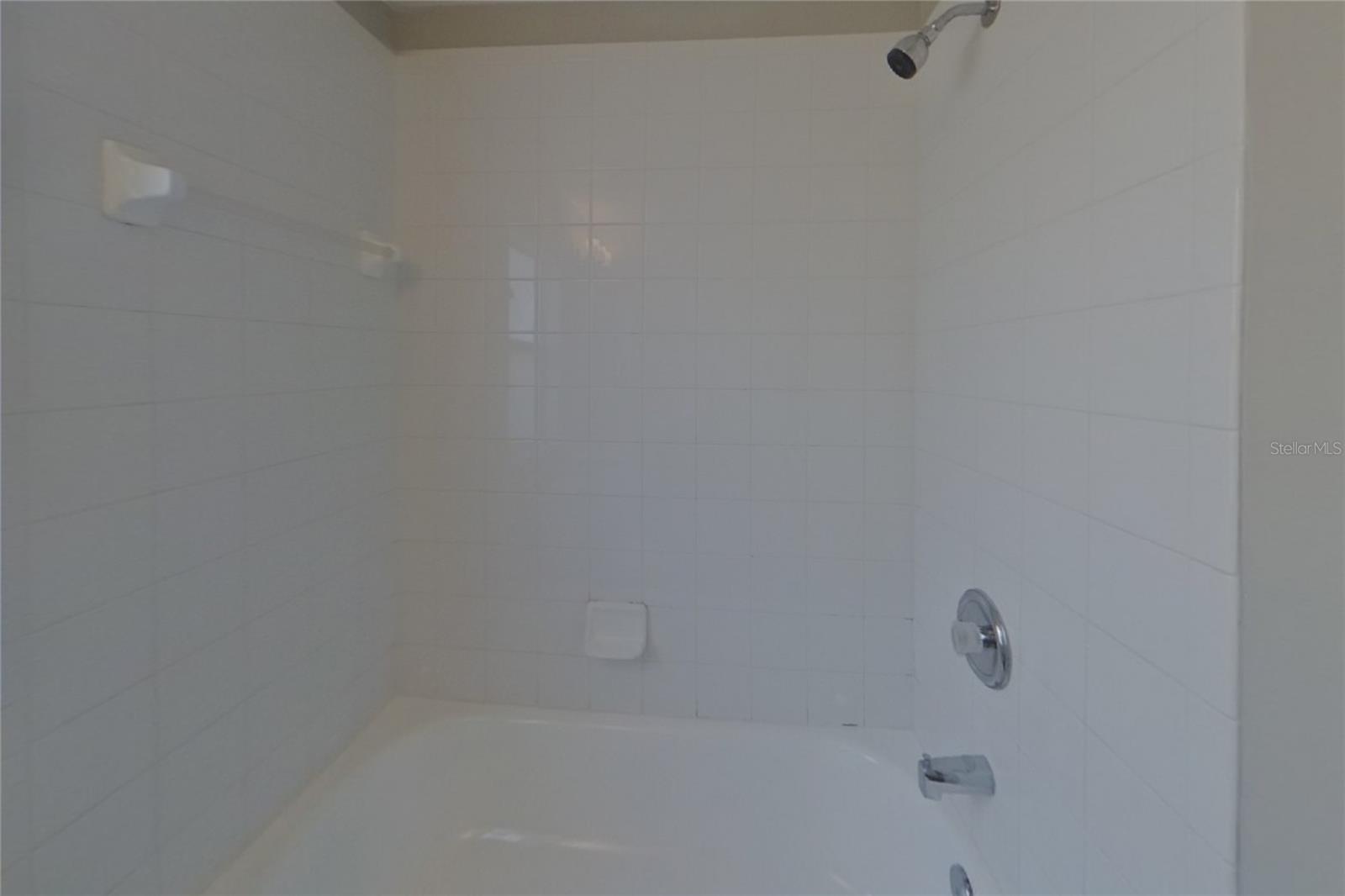 O6420111 Property Photo 16