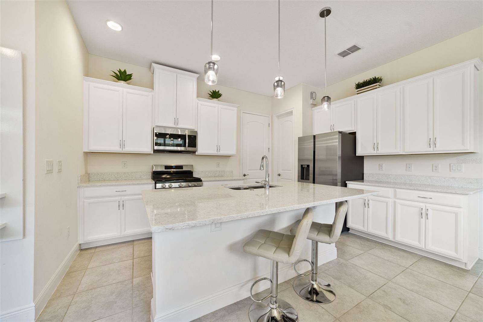 2516 Datura Loop Property Photo 7