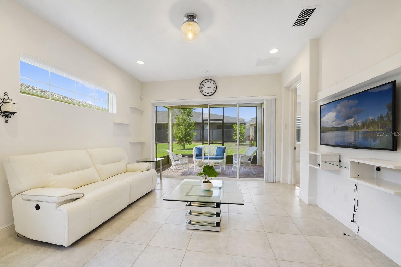 2516 Datura Loop Property Photo 9