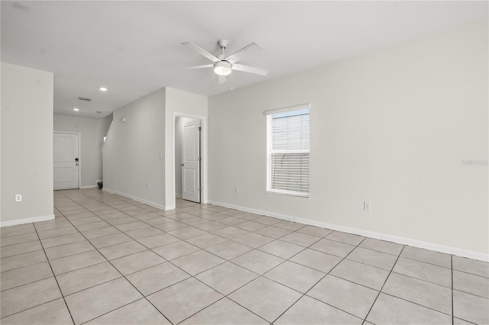 1721 White Water Ct Property Photo 3