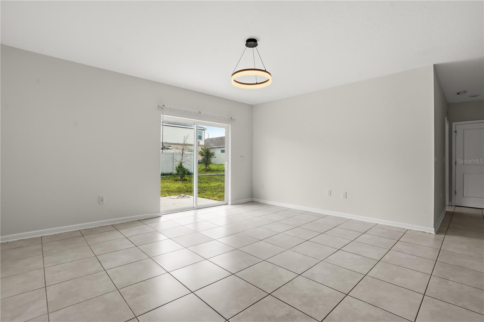 1721 White Water Ct Property Photo 4
