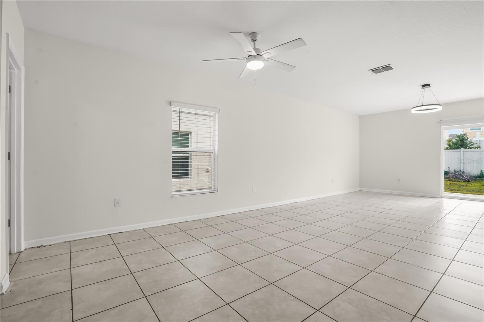 1721 White Water Ct Property Photo 8
