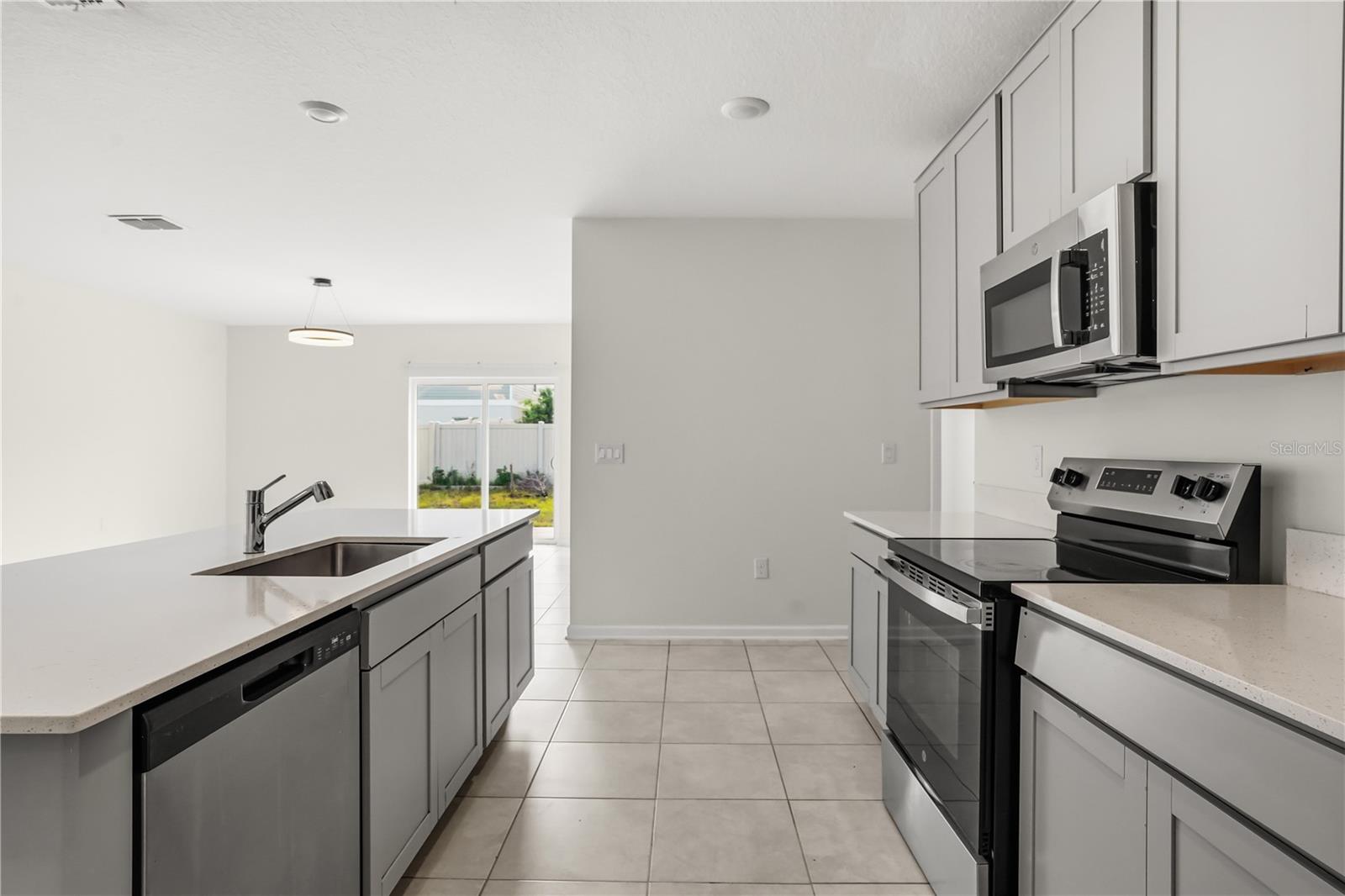 1721 White Water Ct Property Photo 9