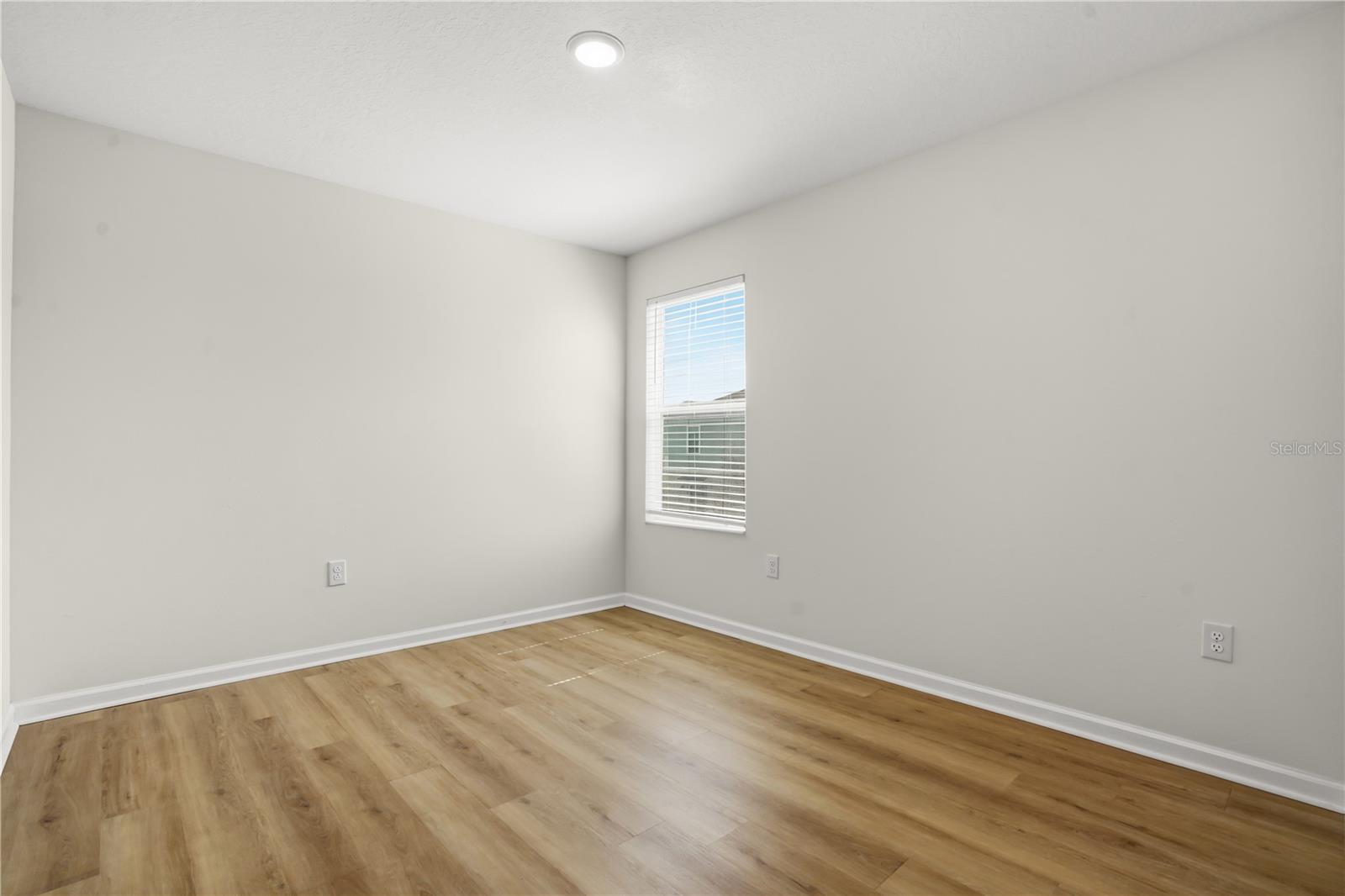 1721 White Water Ct Property Photo 23