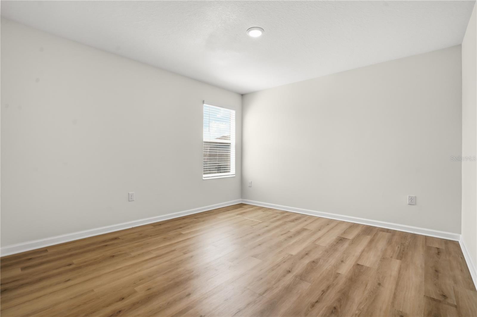 1721 White Water Ct Property Photo 26