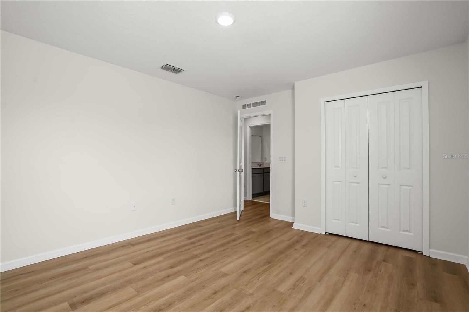 1721 White Water Ct Property Photo 27