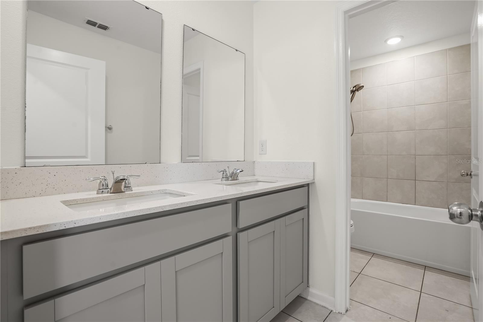 1721 White Water Ct Property Photo 28