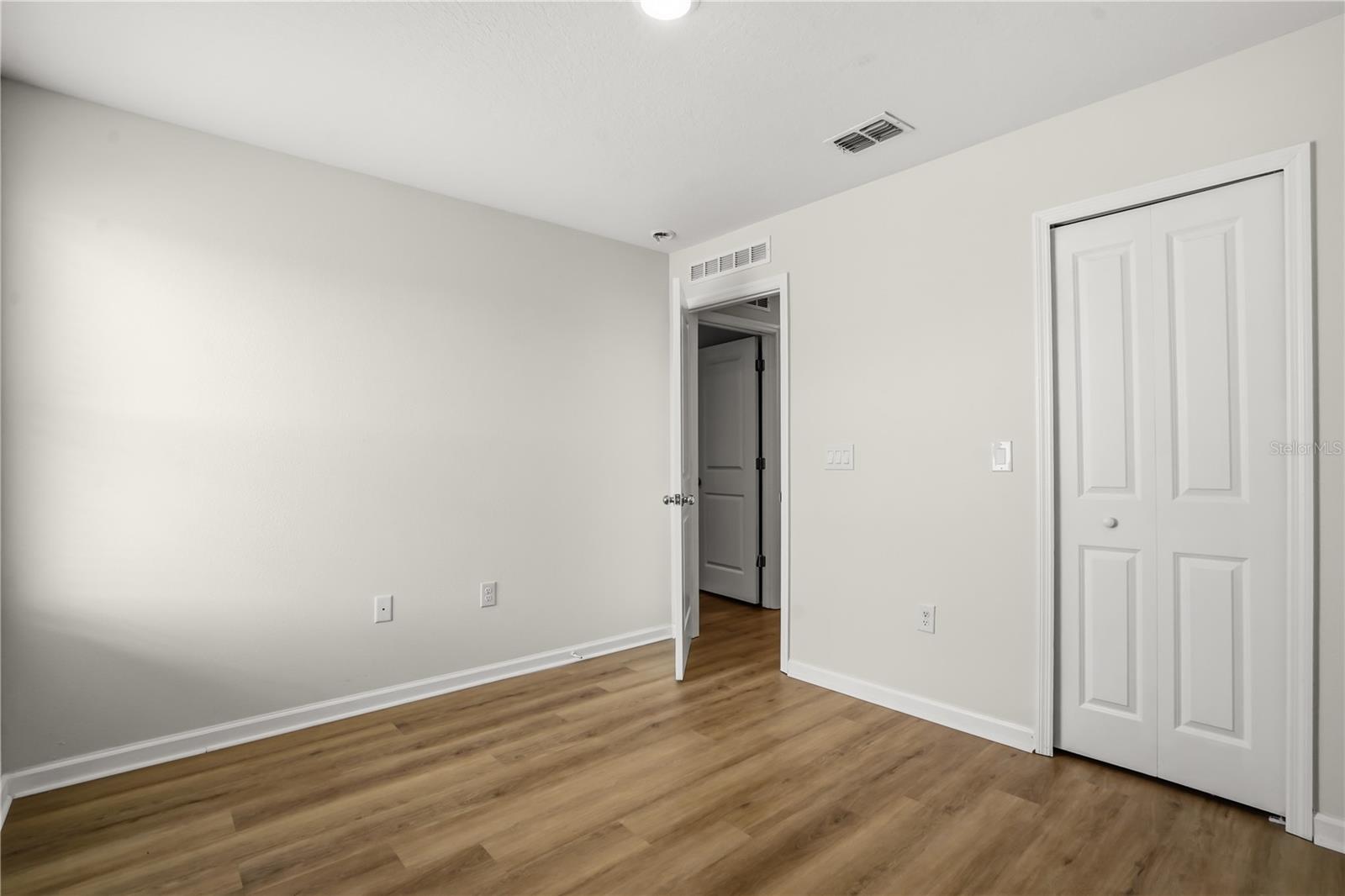1721 White Water Ct Property Photo 30