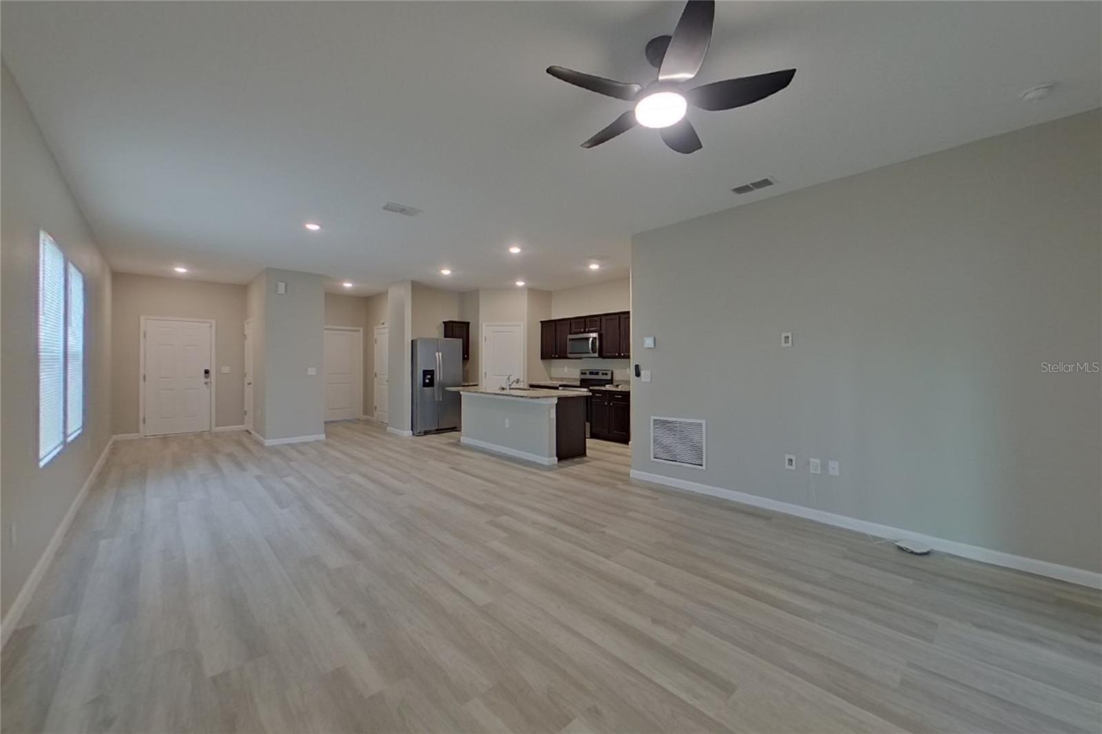 O6420172 Property Photo 3