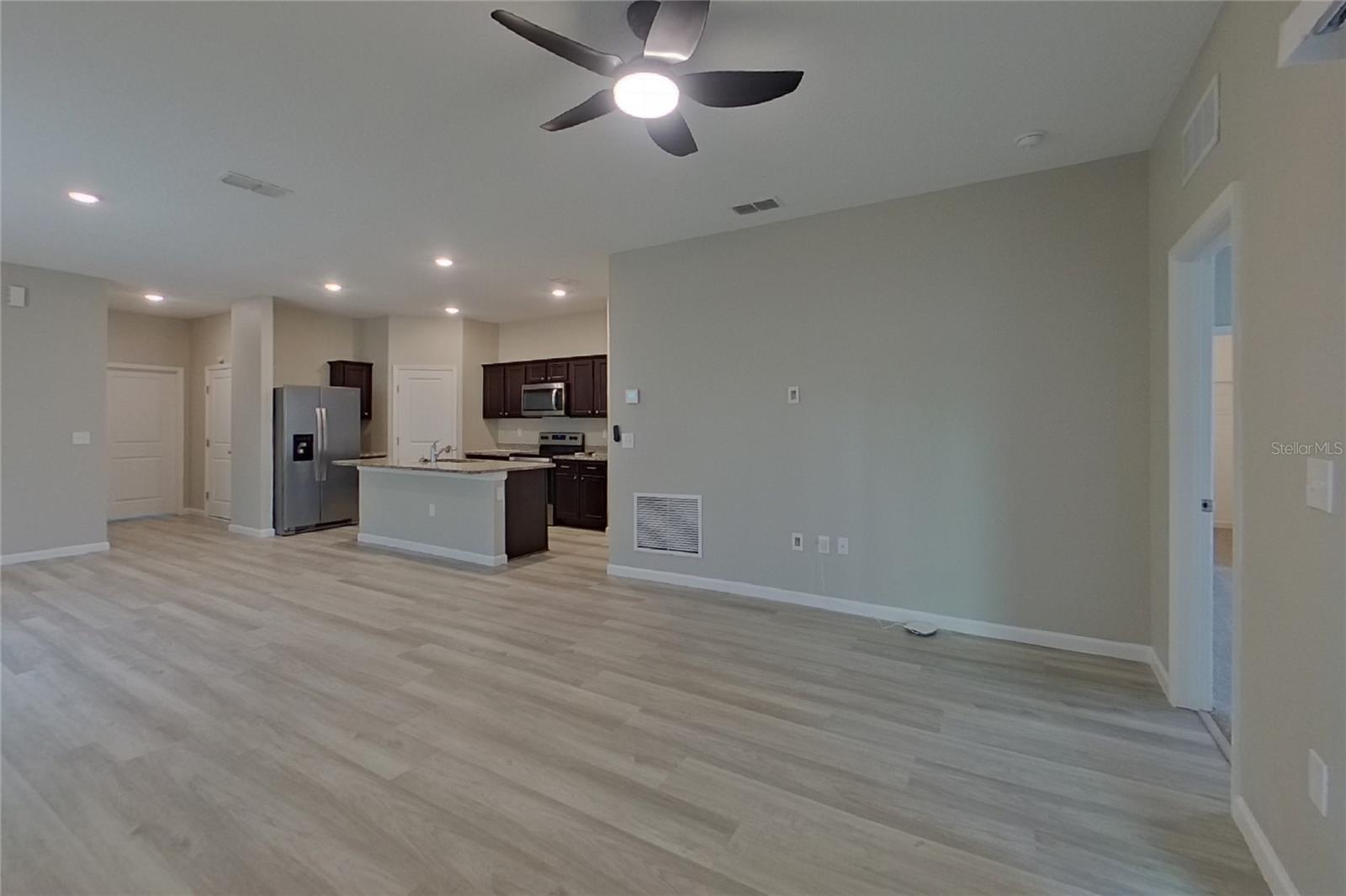 O6420172 Property Photo 4