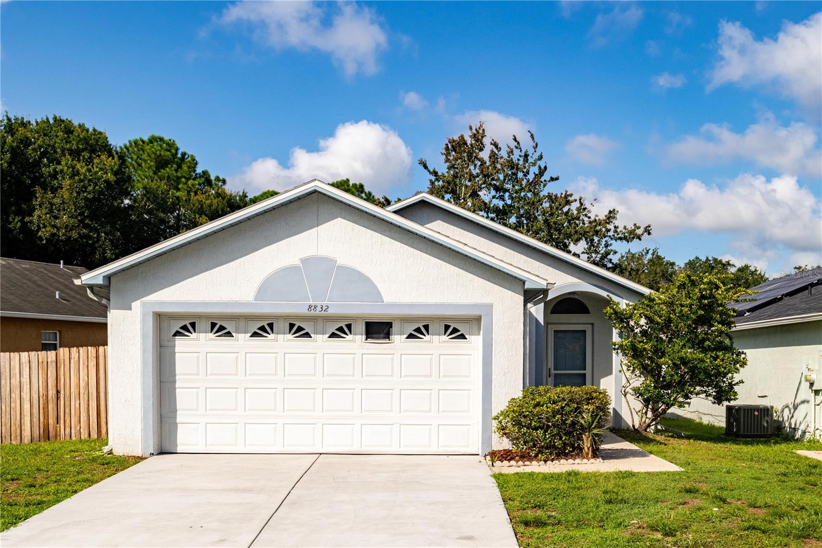 8832 Valencia Oaks Ct Property Photo 2