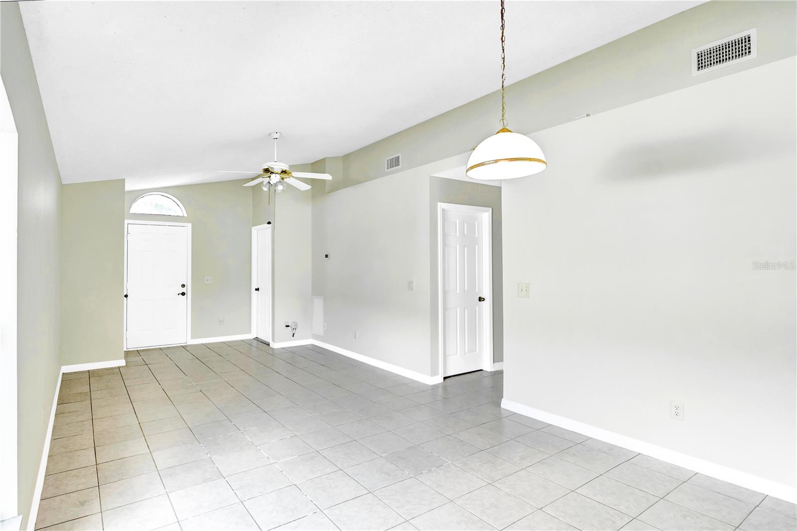 8832 Valencia Oaks Ct Property Photo 4