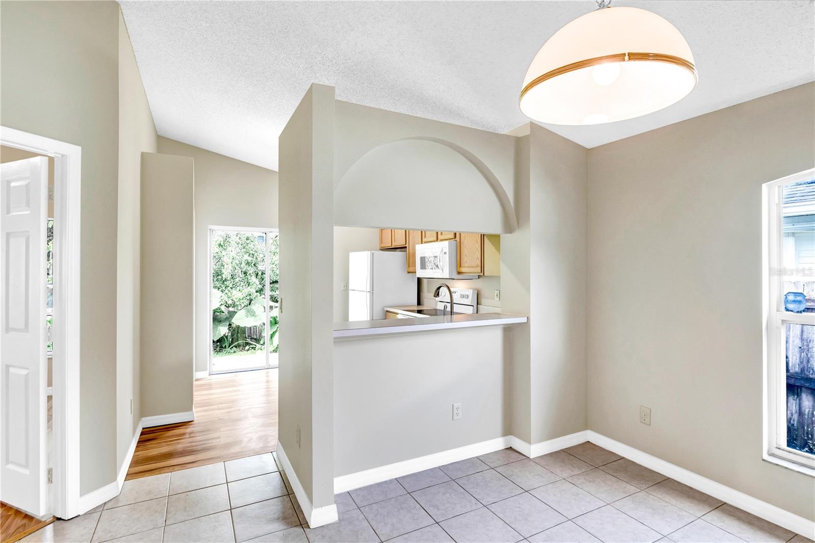 8832 Valencia Oaks Ct Property Photo 5