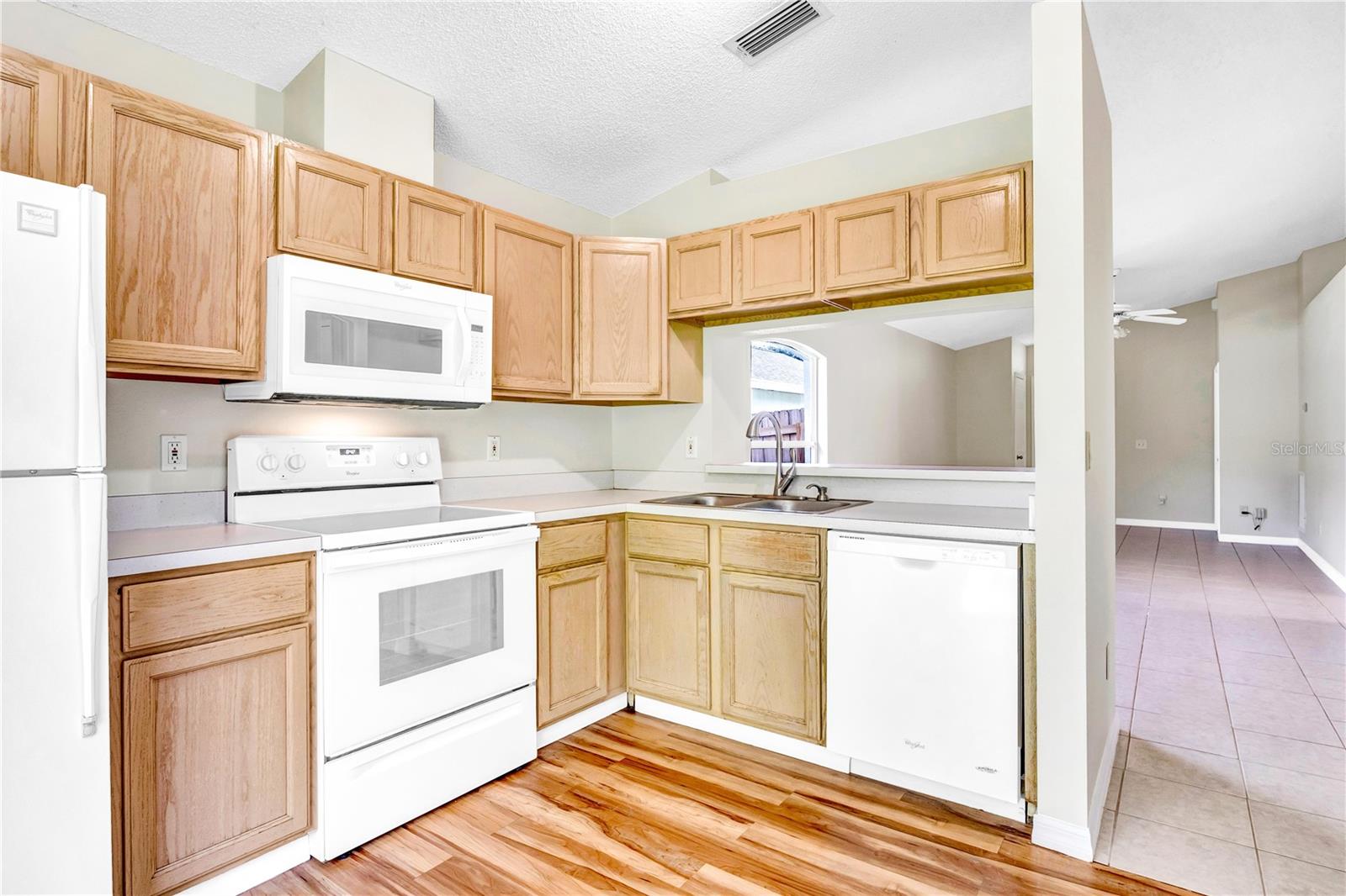 8832 Valencia Oaks Ct Property Photo 6