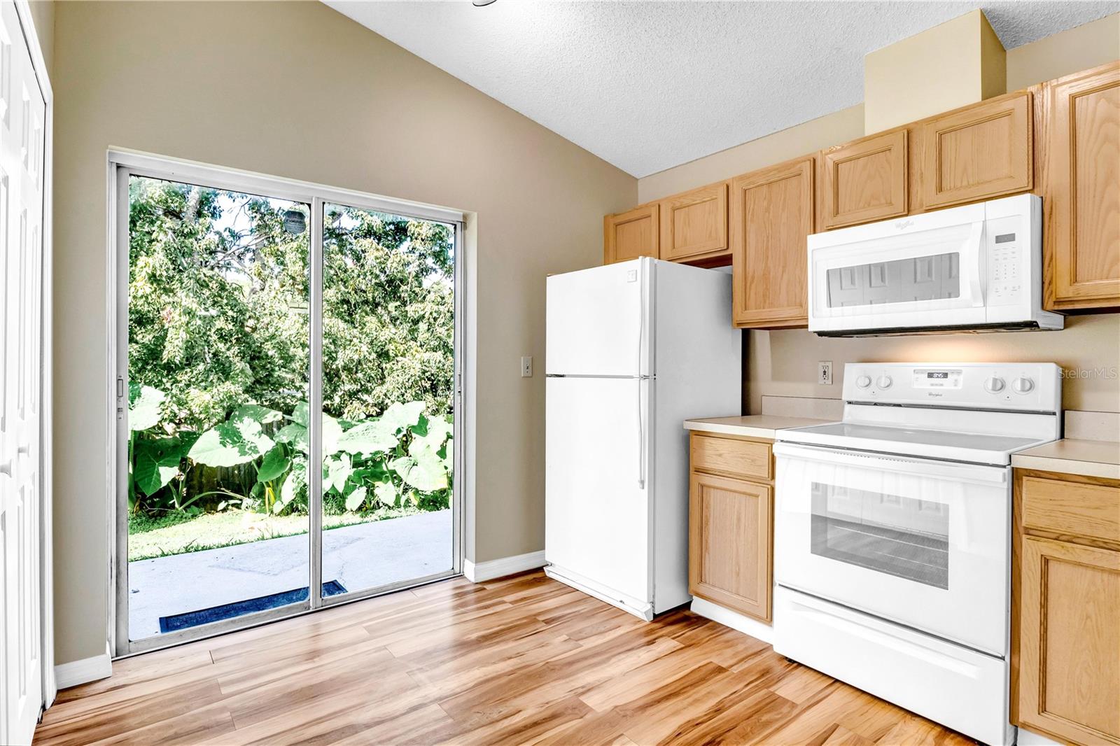 8832 Valencia Oaks Ct Property Photo 7