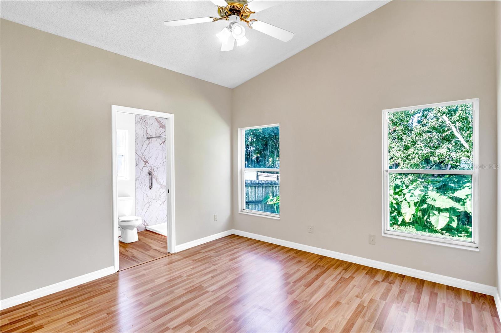 8832 Valencia Oaks Ct Property Photo 9