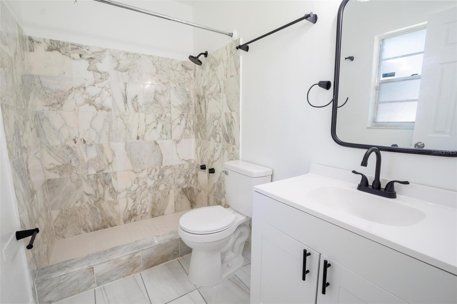 O6420227 Property Photo 11