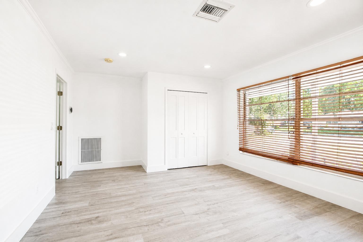 O6420227 Property Photo 13
