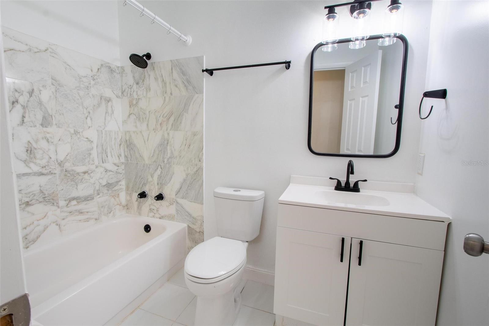 O6420227 Property Photo 14
