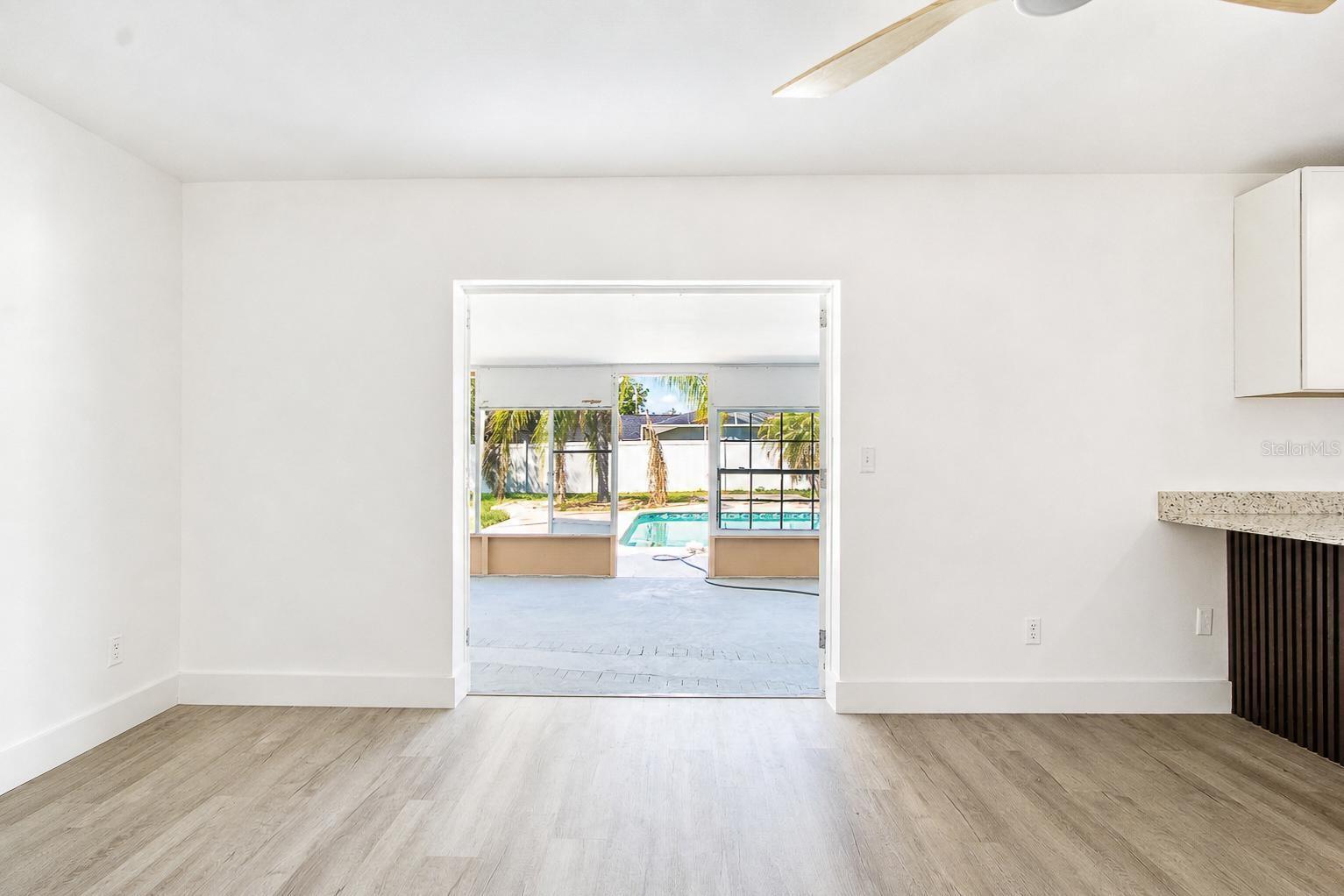 O6420227 Property Photo 15