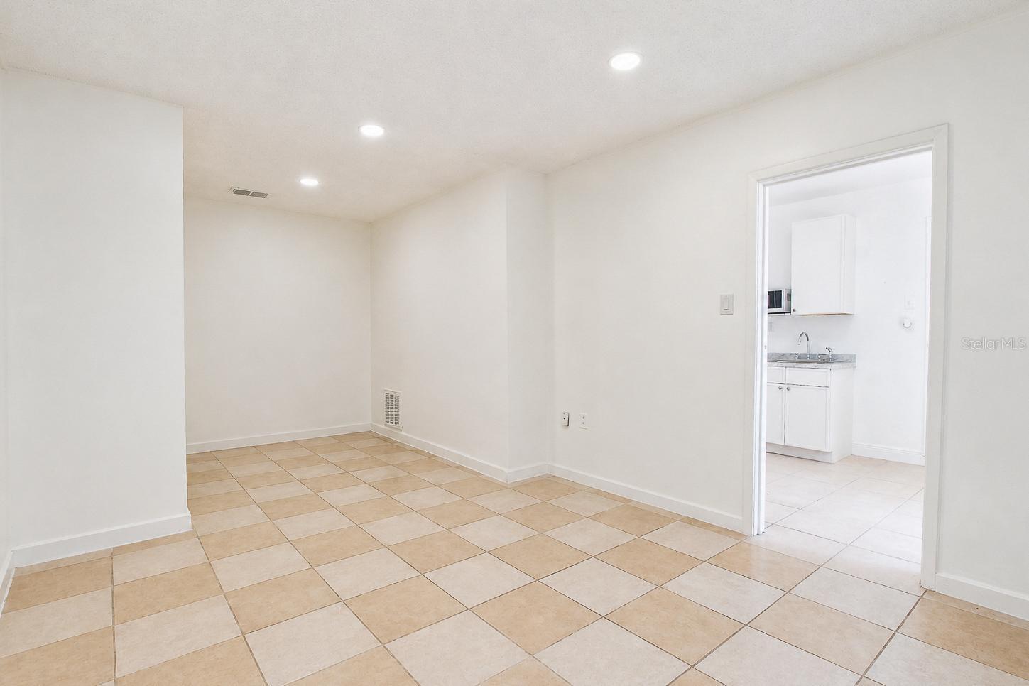 O6420227 Property Photo 23