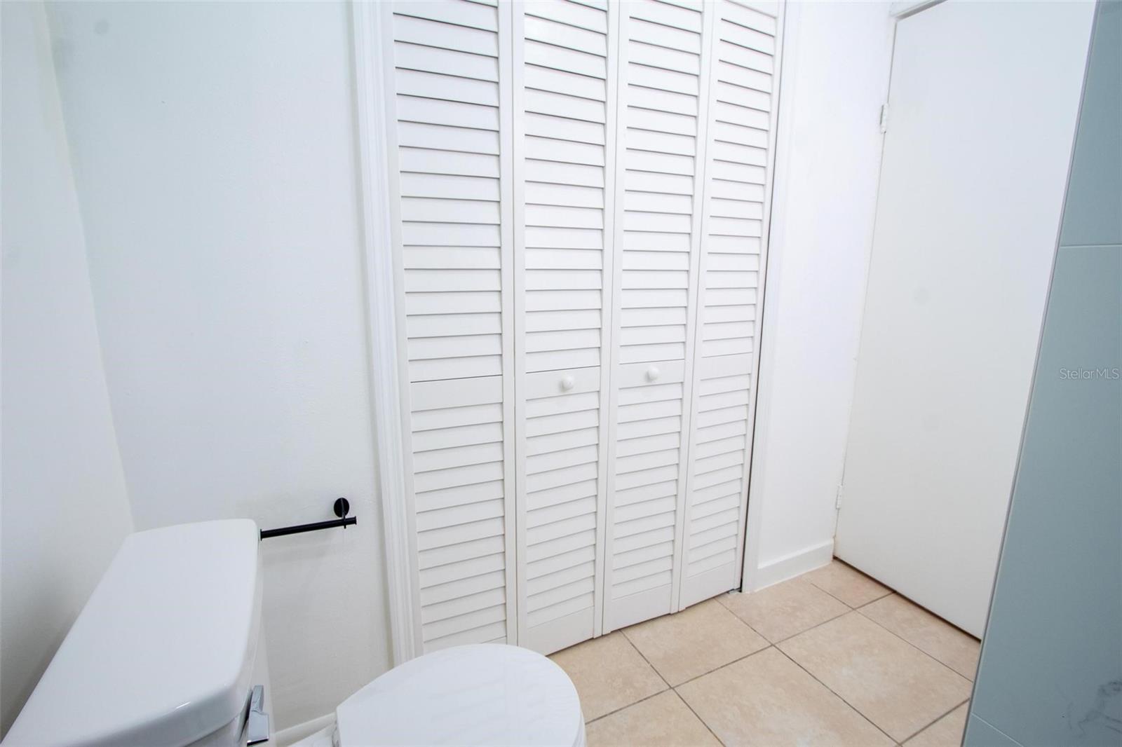 O6420227 Property Photo 25