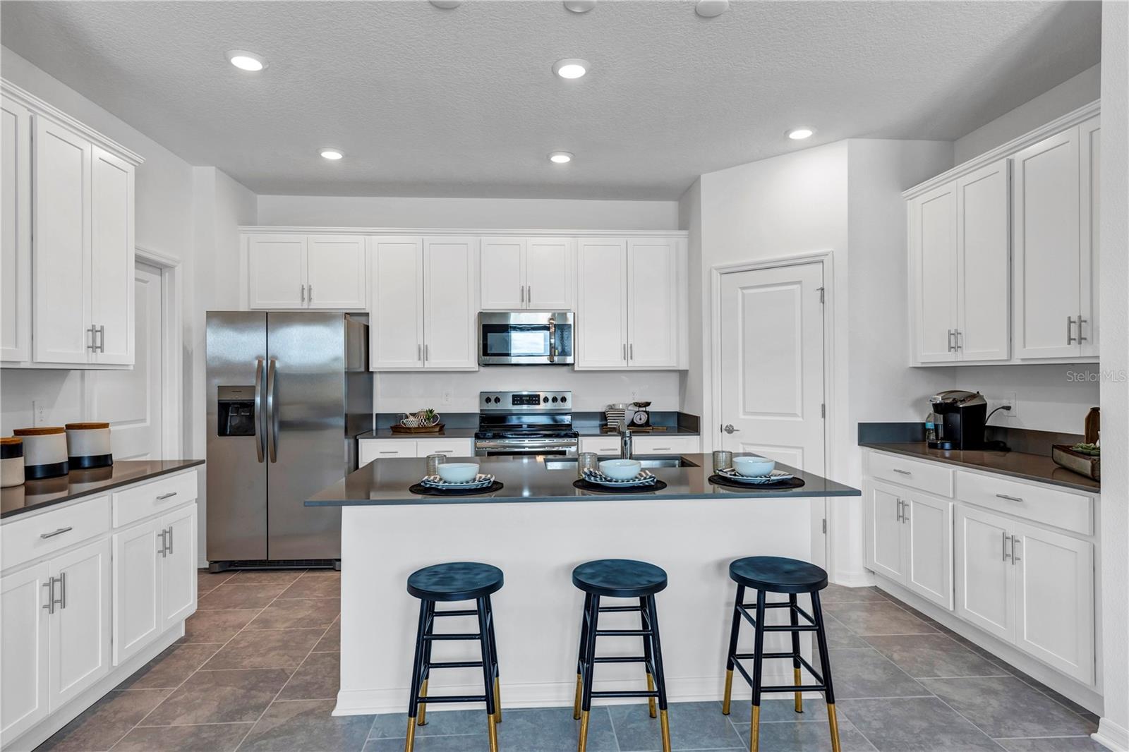 3341 Addison Blvd Property Photo 2