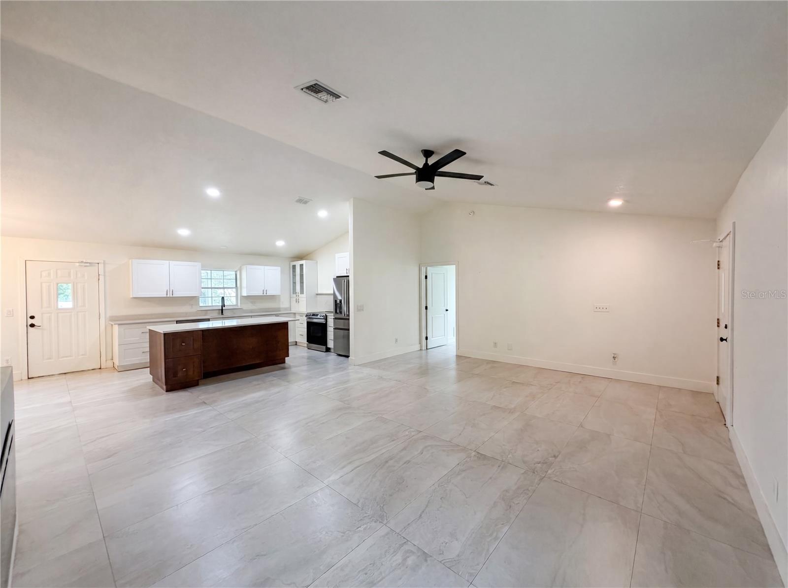 11200 Rosehill Dr Property Photo 5