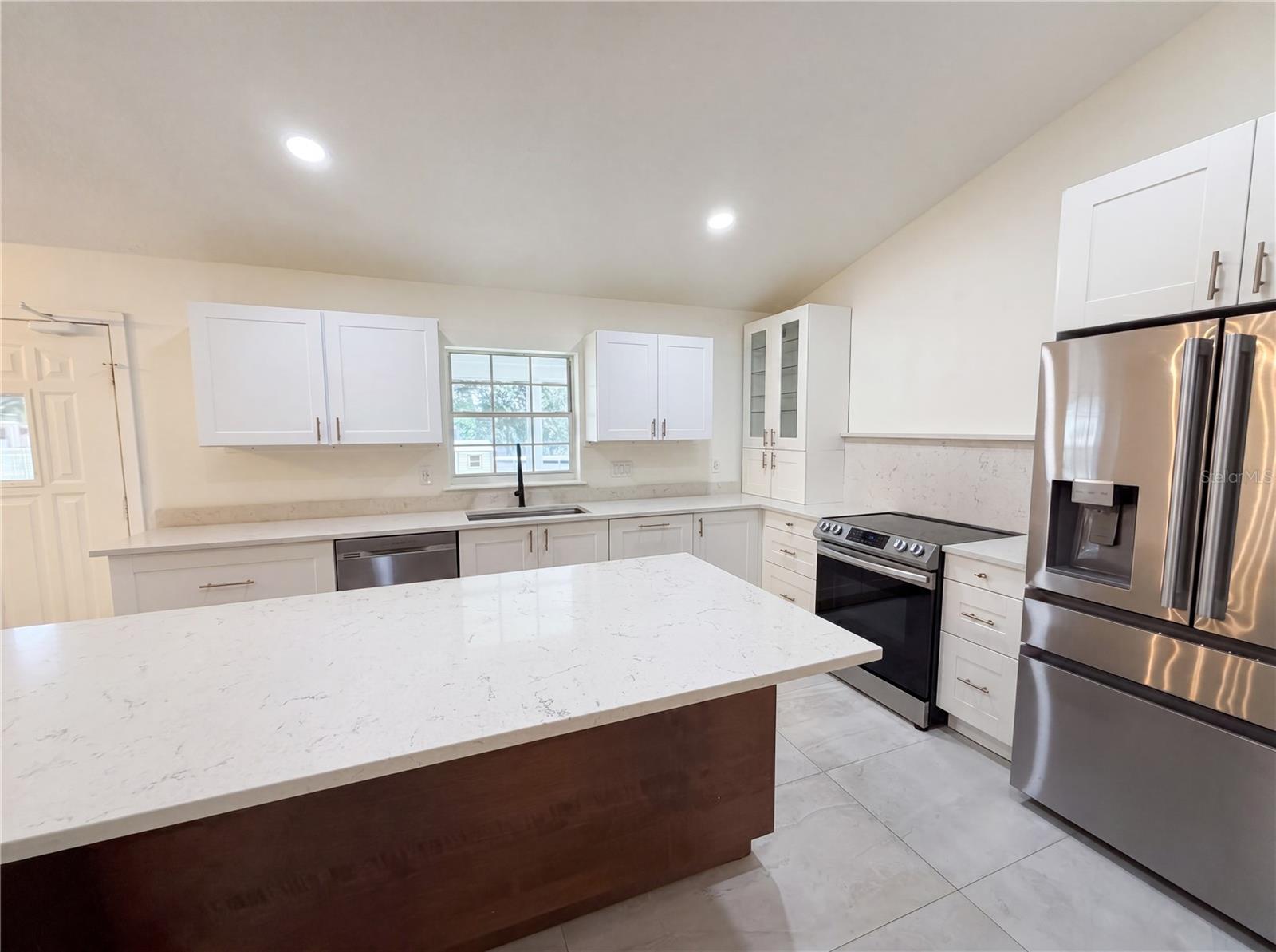 11200 Rosehill Dr Property Photo 6