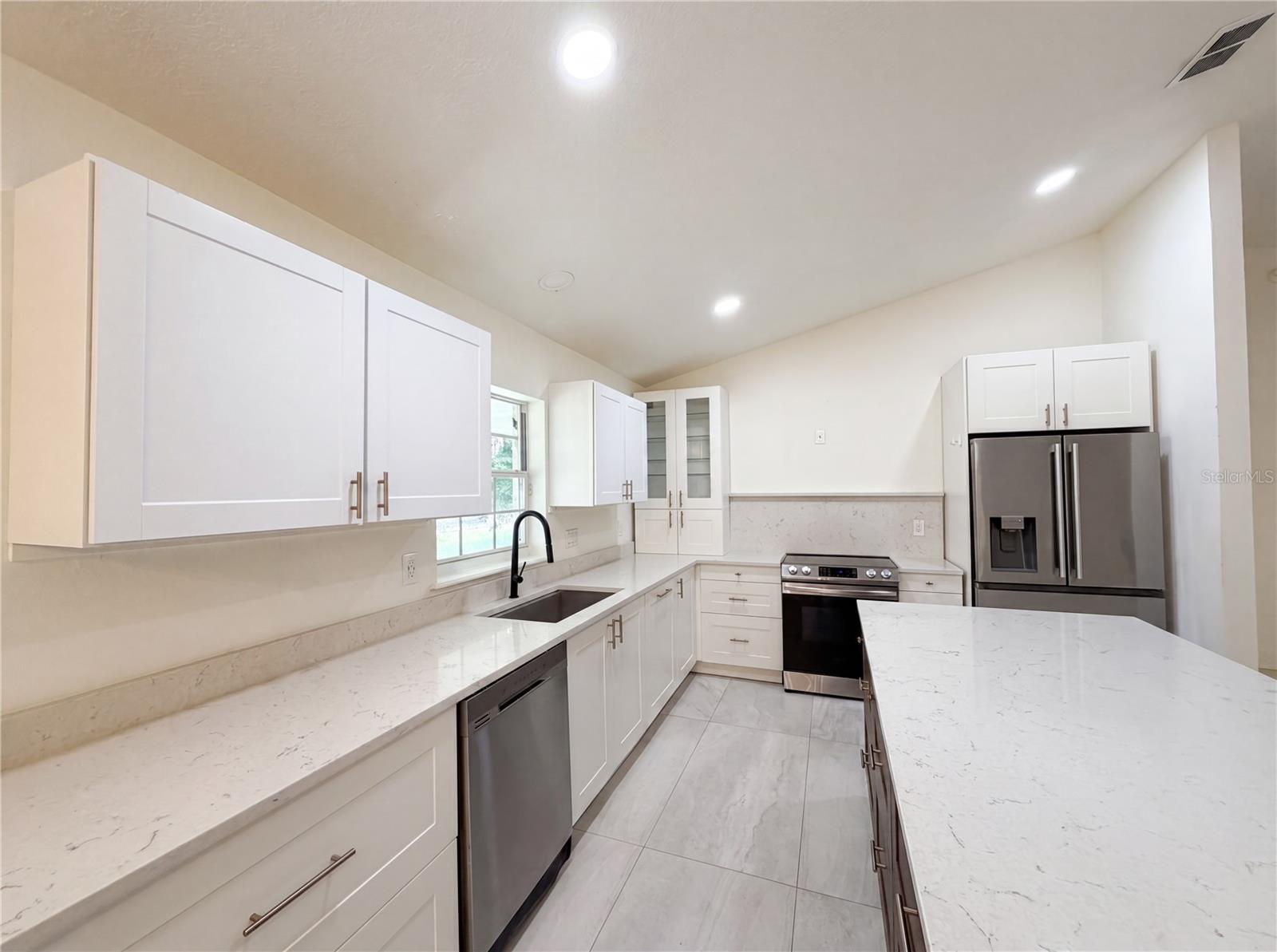 11200 Rosehill Dr Property Photo 8